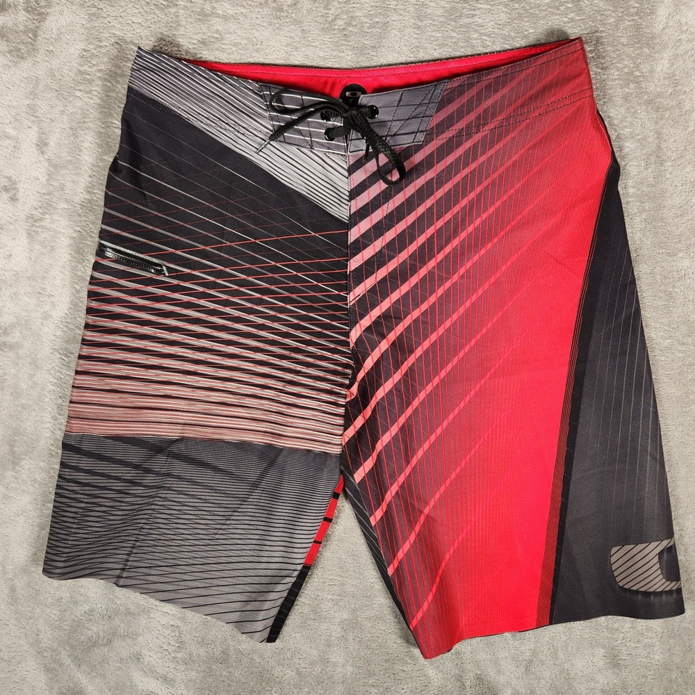 Oakley Board Shorts Mens 33 Red Black Excellent Striped Swim Trunks‎ 481908 465
